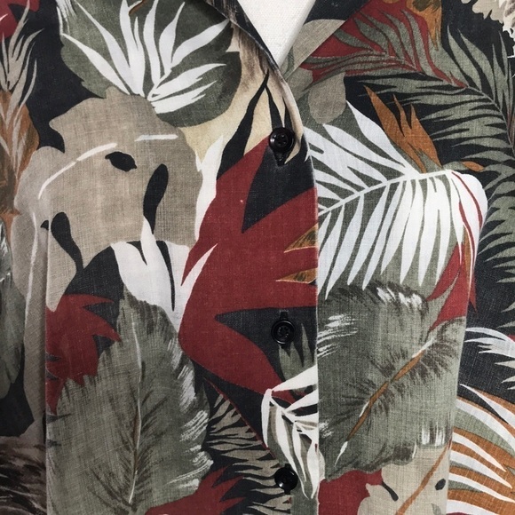 LADY CARIBOU X-LARGE LION BUTTON UP BLOUSE - Picture 4 of 9